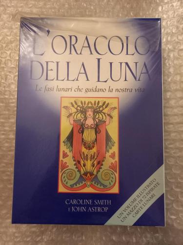 Veduta della scatola ancora nella sua plastica originale e stata aperta solo nella sua parte superiore, dal vecchio proprietario per vedere le carte al suo interno.